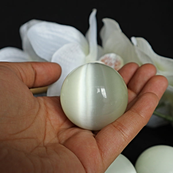 White Cats Eye Quartz Sphere, 40mm White Cat's Eye Crystal Sphere Ball for Home Decor Meditation Healing Ball Home Decor Gifts