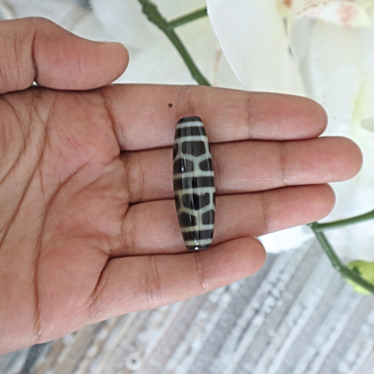 Hand Carved Tibetan Dzi Agate Bead (37mm)