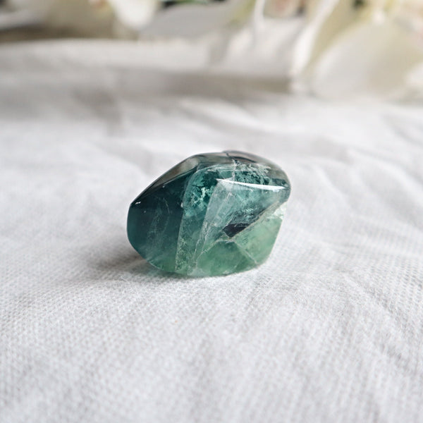 Fluorite palm stone for clarity and stress relief