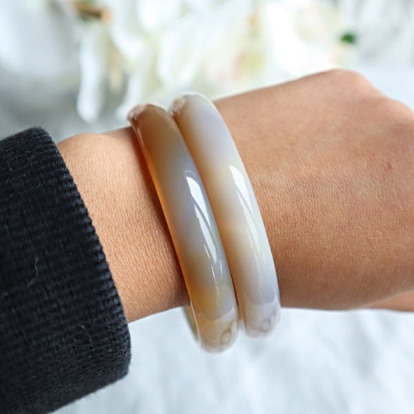 Agate crystal bracelet for stability and balance