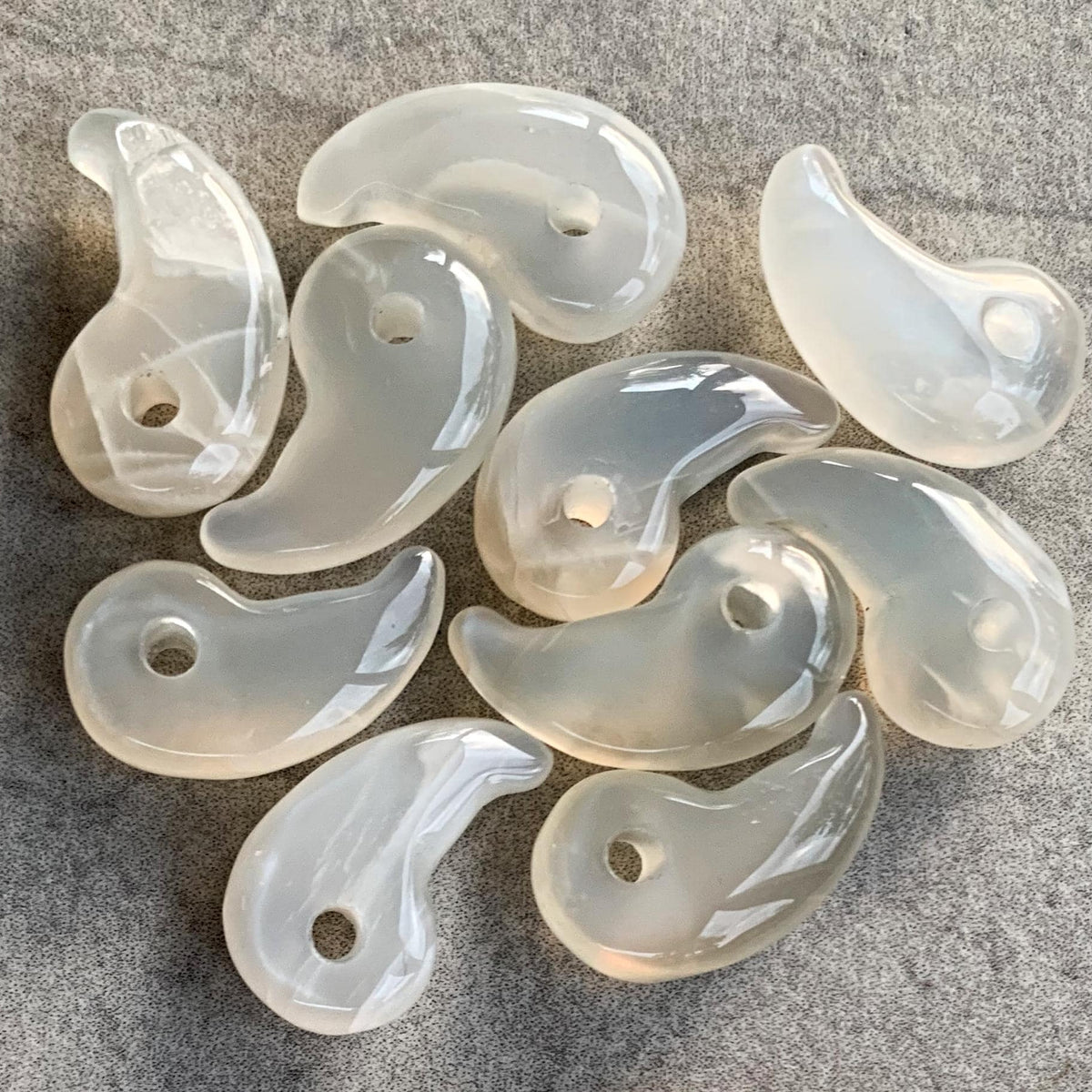 3.	Japanese style moonstone magatama spiritual bead