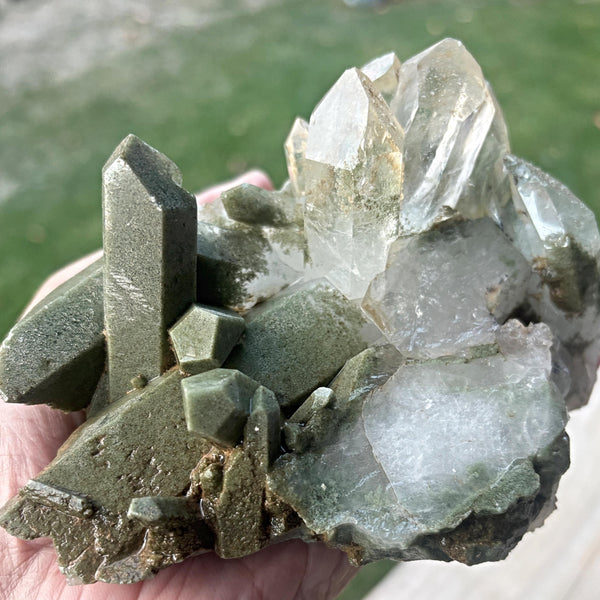chakra cleansing quartz cluster