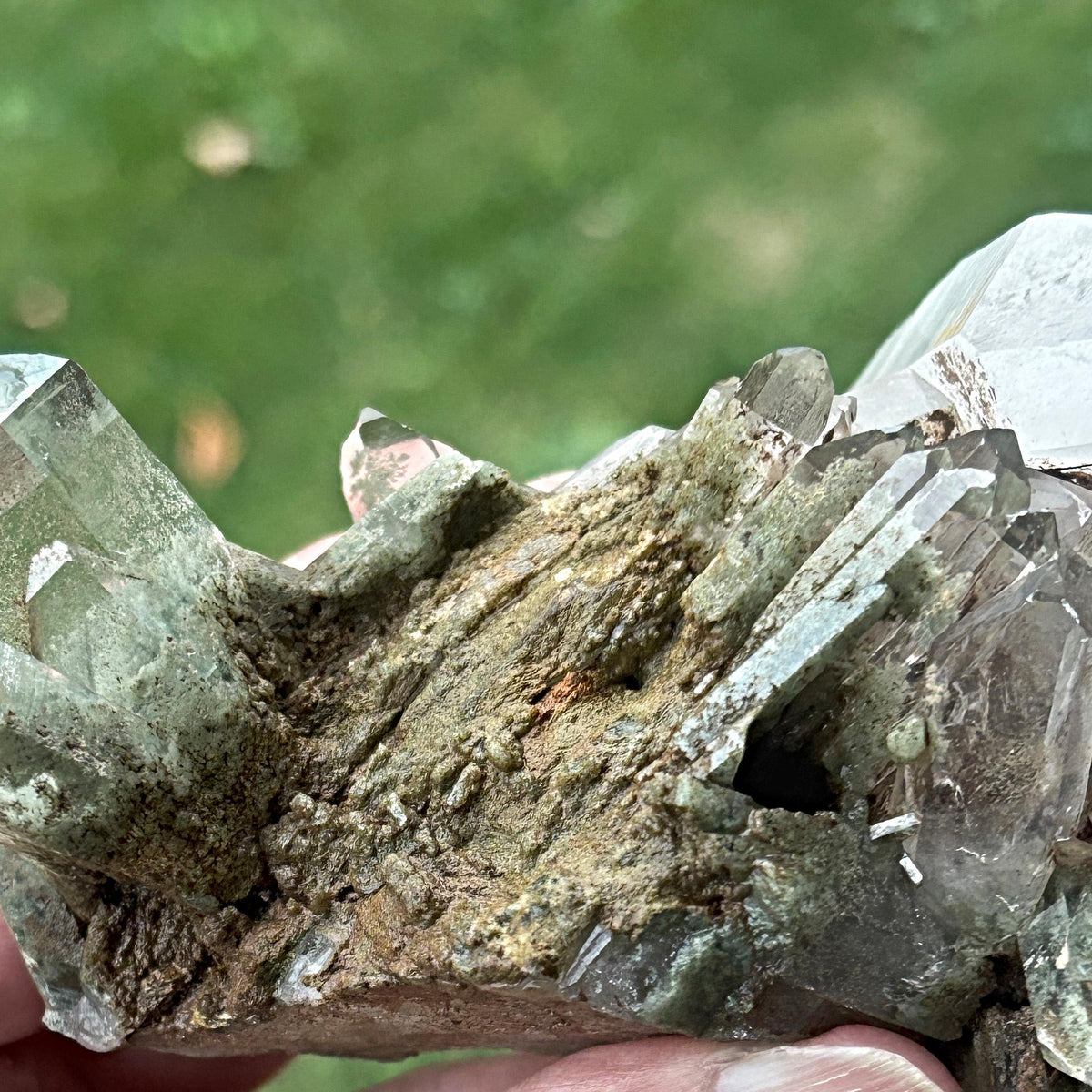 green chlorite quartz cluster