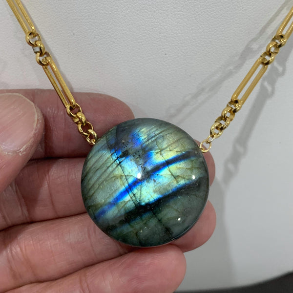 . flashy labradorite round pendant