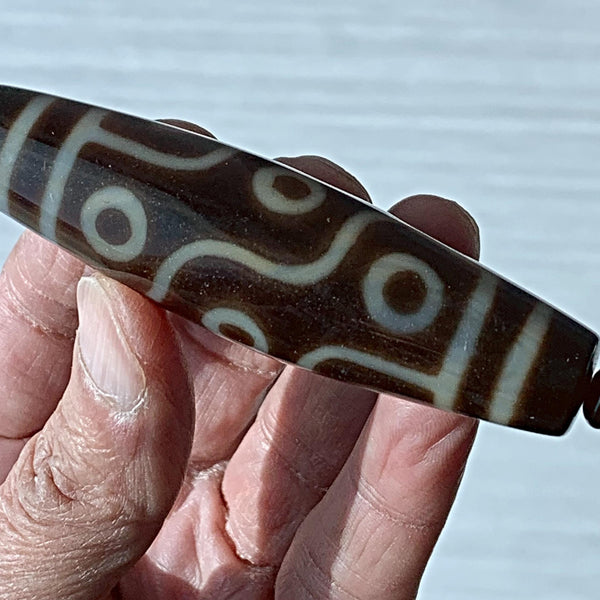 9 eye dzi bead large