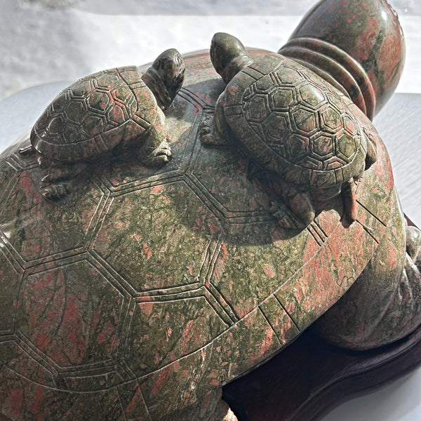 Natural stone Huge turtle carrying baby turtles