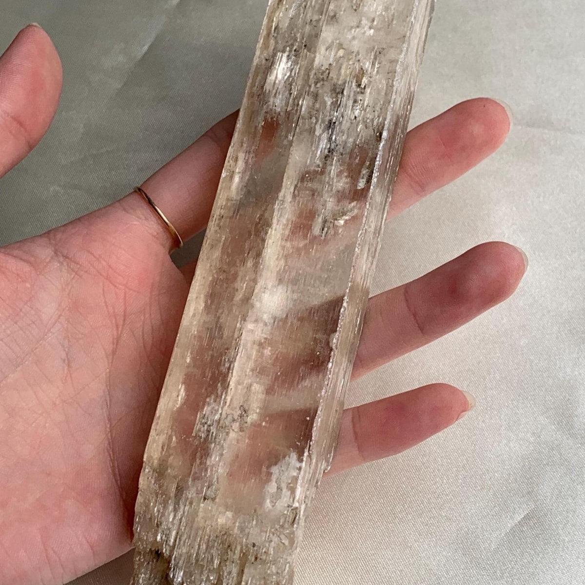 Natural Yellow Crystal Light Transmission