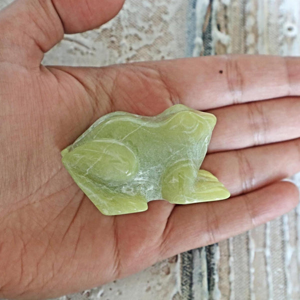 crystal frog carving natural serpentine stone