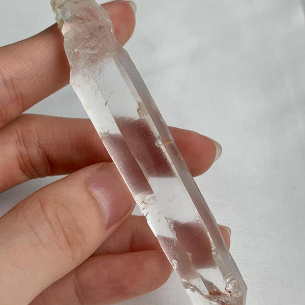 Slim natural quartz laser wand measuring 91mm in length