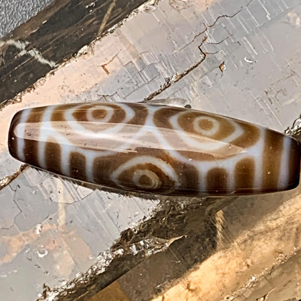 Rare Tibetan dragon eye dzi bead with sharp black and white circular patterns