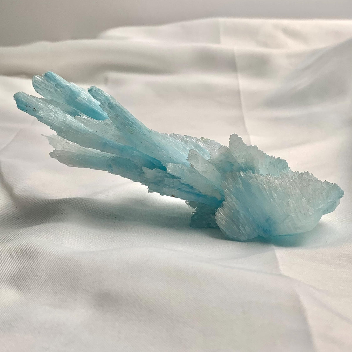 Top-down perspective of the straight branch pattern on a 164g blue aragonite cluster.