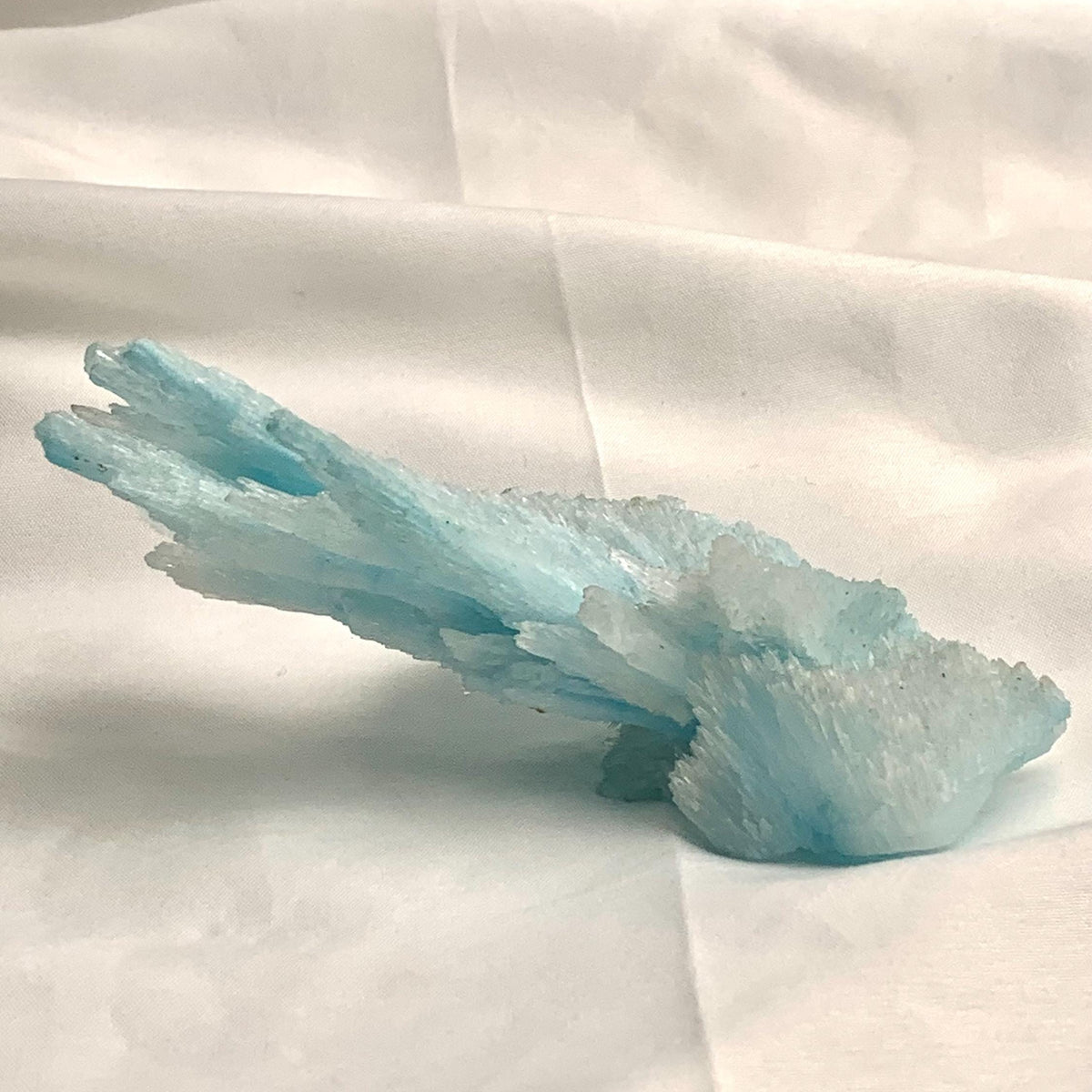 Top-down perspective of the straight branch pattern on a 164g blue aragonite cluster.