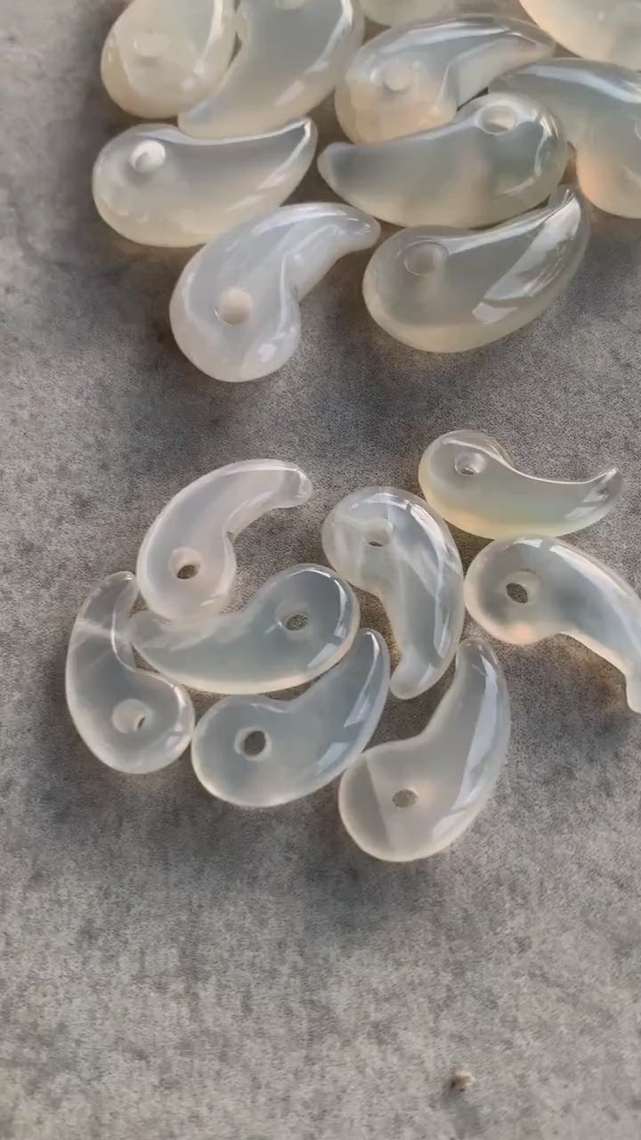Moonstone Magatama 勾玉 – Authentic Moonstone Amulet Charm for Energy, Healing & Protection