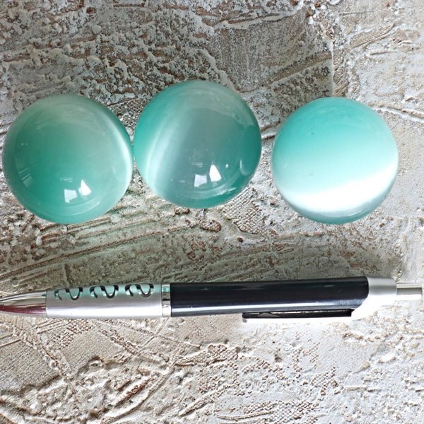 Green Cats Eye Quartz Sphere 40mm Pastel Sea Green Cat's Eye Crystal Sphere Ball for Home Decor Meditation Healing Ball Home Decor Gifts