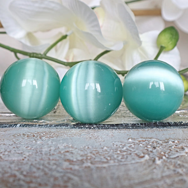 Green Cats Eye Quartz Sphere 40mm Pastel Sea Green Cat's Eye Crystal Sphere Ball for Home Decor Meditation Healing Ball Home Decor Gifts