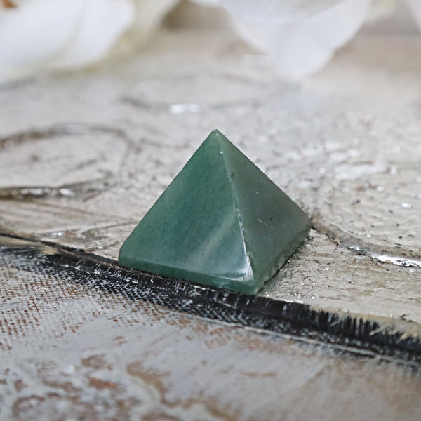 Green Aventurine Pyramid 35mm tall 30mm wide, Pyramid for Meditation, healing, energy, room decor