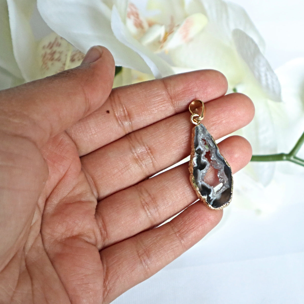 Druzy Geode Agate Pendant Necklace gold with Chain