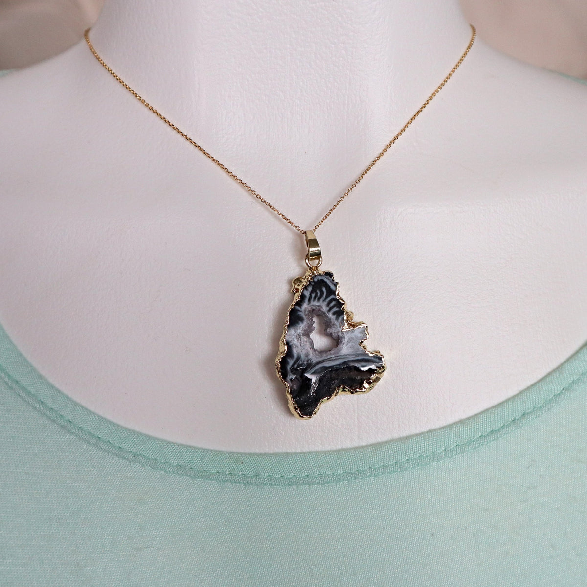 Druzy Geode Agate Pendant Necklace gold with Chain